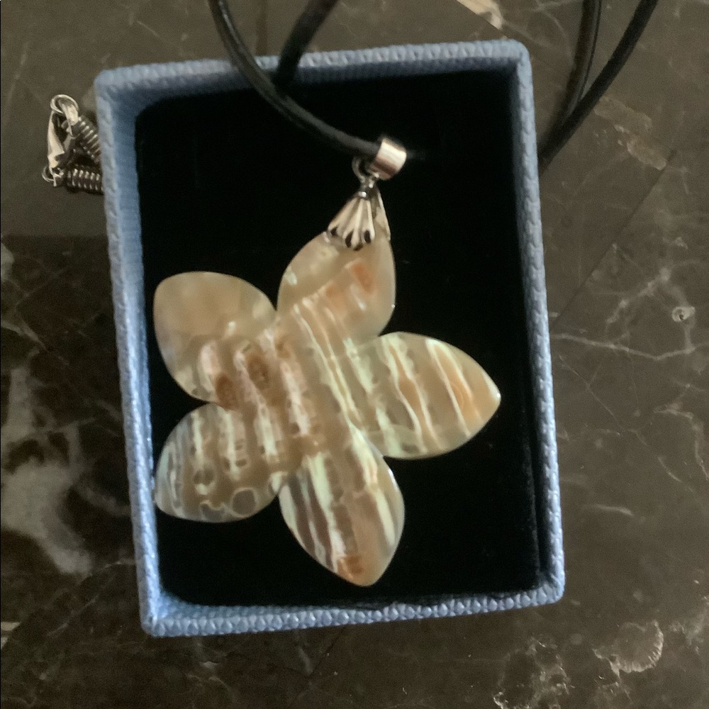 NEW Mother of Pearl Pendant with Leather Chain Necklace String . Gorgeous.